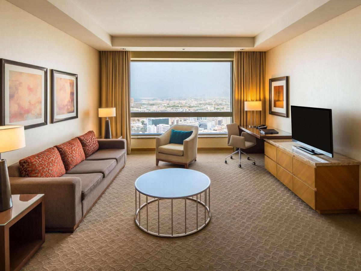 สวิสโซเทล อัล กูร์เร Hotel ดูไบ ภายนอก รูปภาพ A suite at the hotel