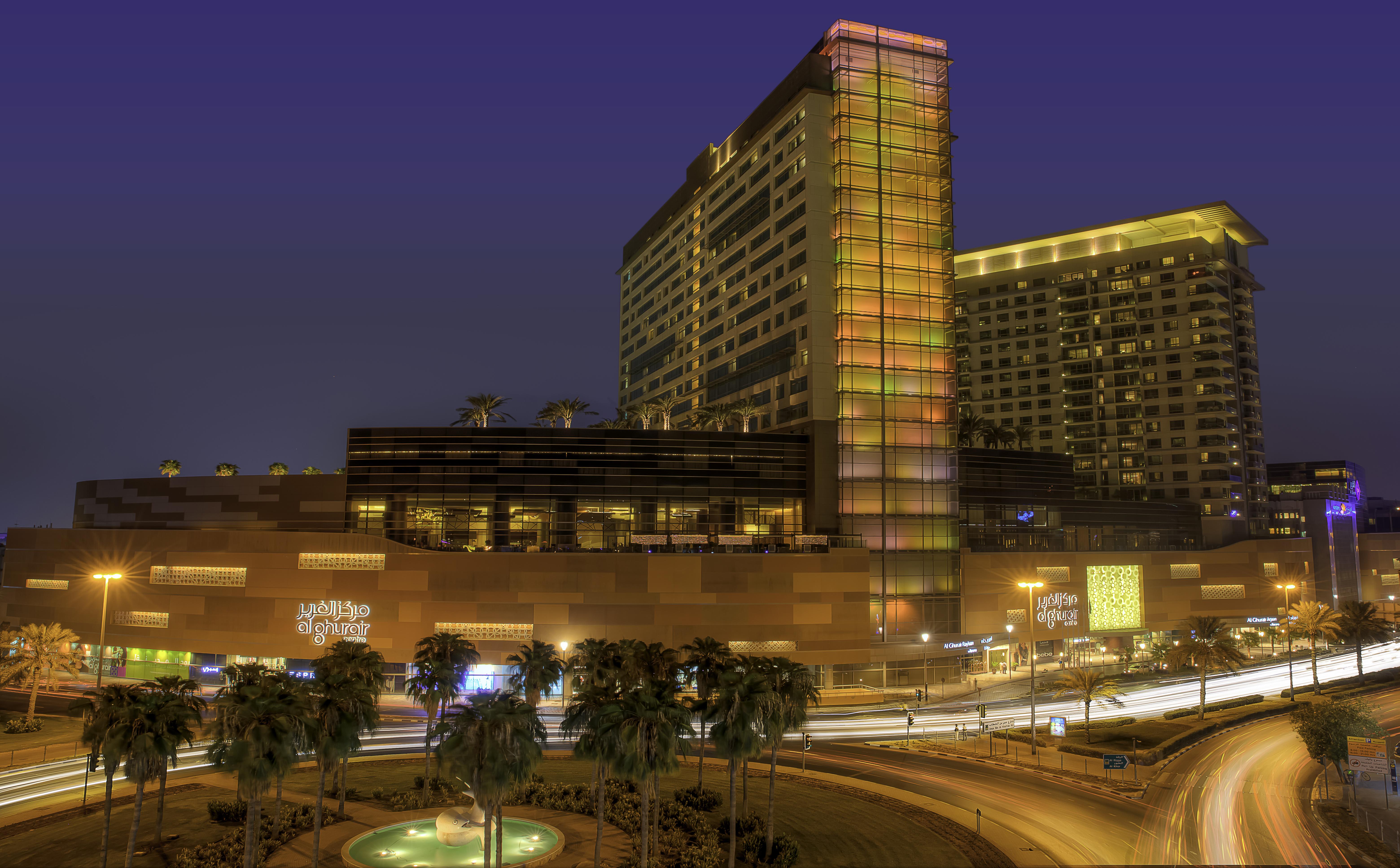 สวิสโซเทล อัล กูร์เร Hotel ดูไบ ภายนอก รูปภาพ The Fairmont Hotel in the evening
